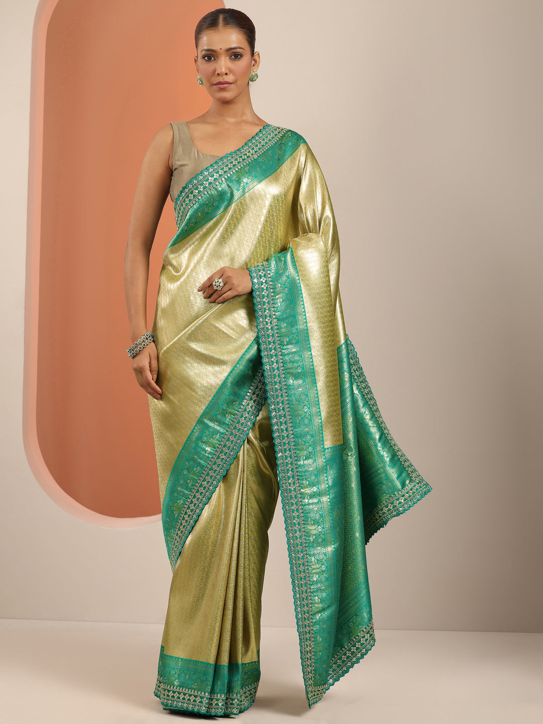  Green  Silk Blend Saree With Unstitched Blouse Piece 