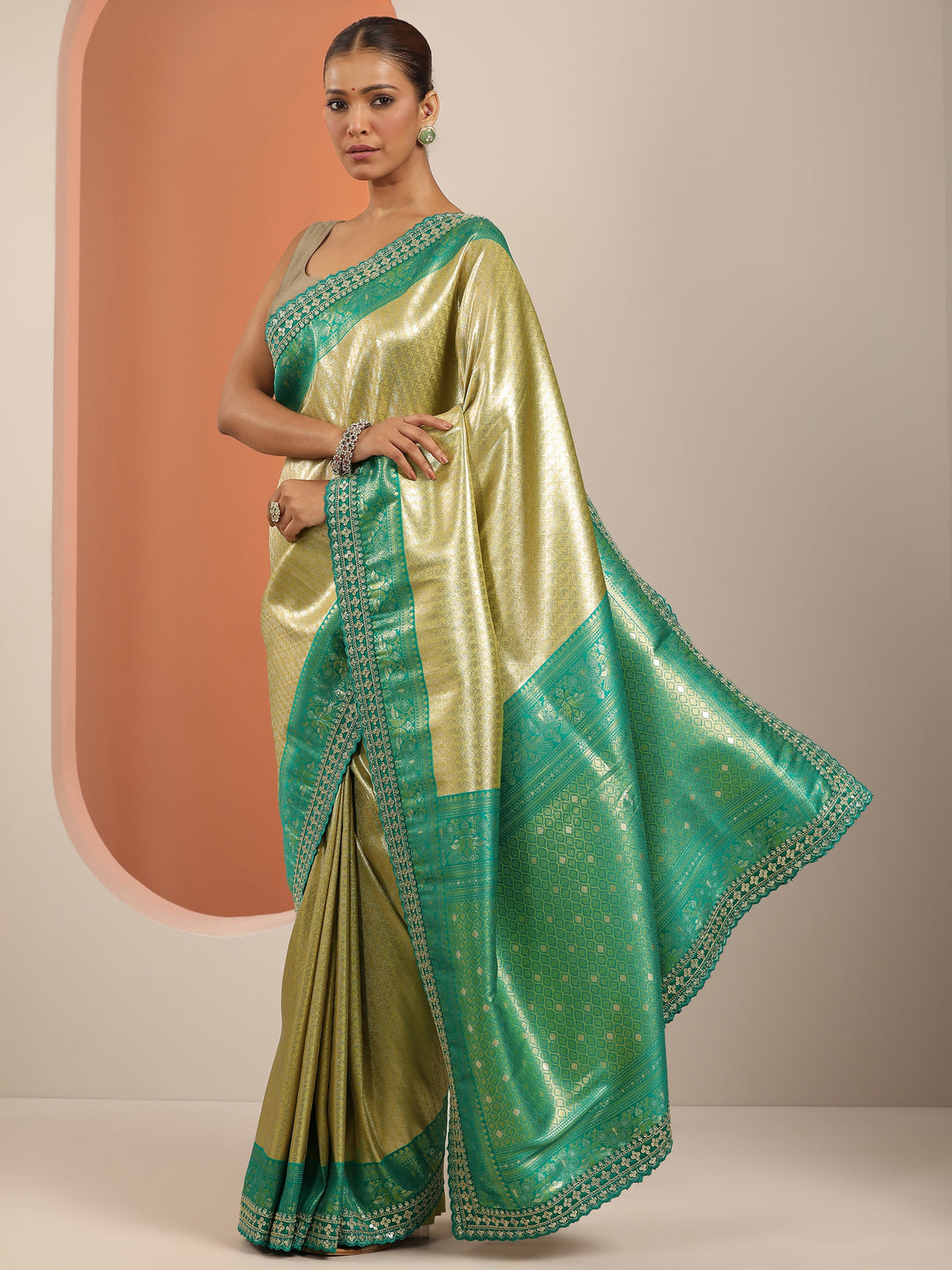  Green  Silk Blend Saree With Unstitched Blouse Piece 