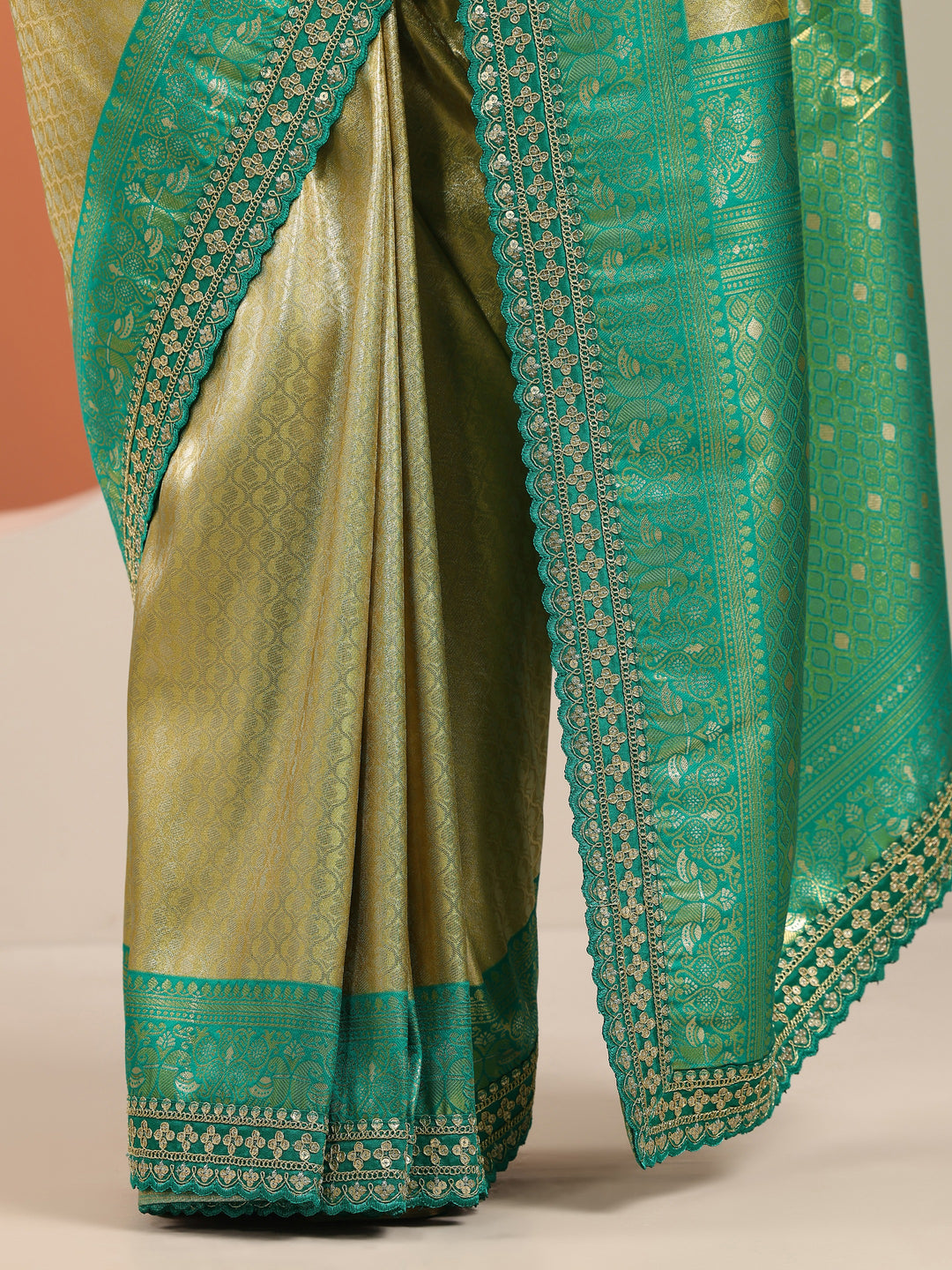  Green  Silk Blend Saree With Unstitched Blouse Piece 
