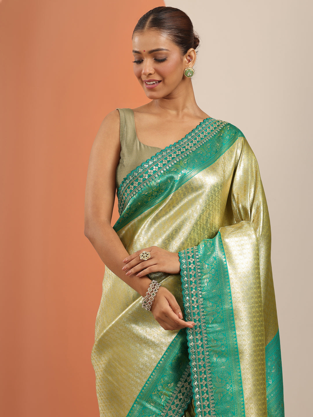  Green  Silk Blend Saree With Unstitched Blouse Piece 