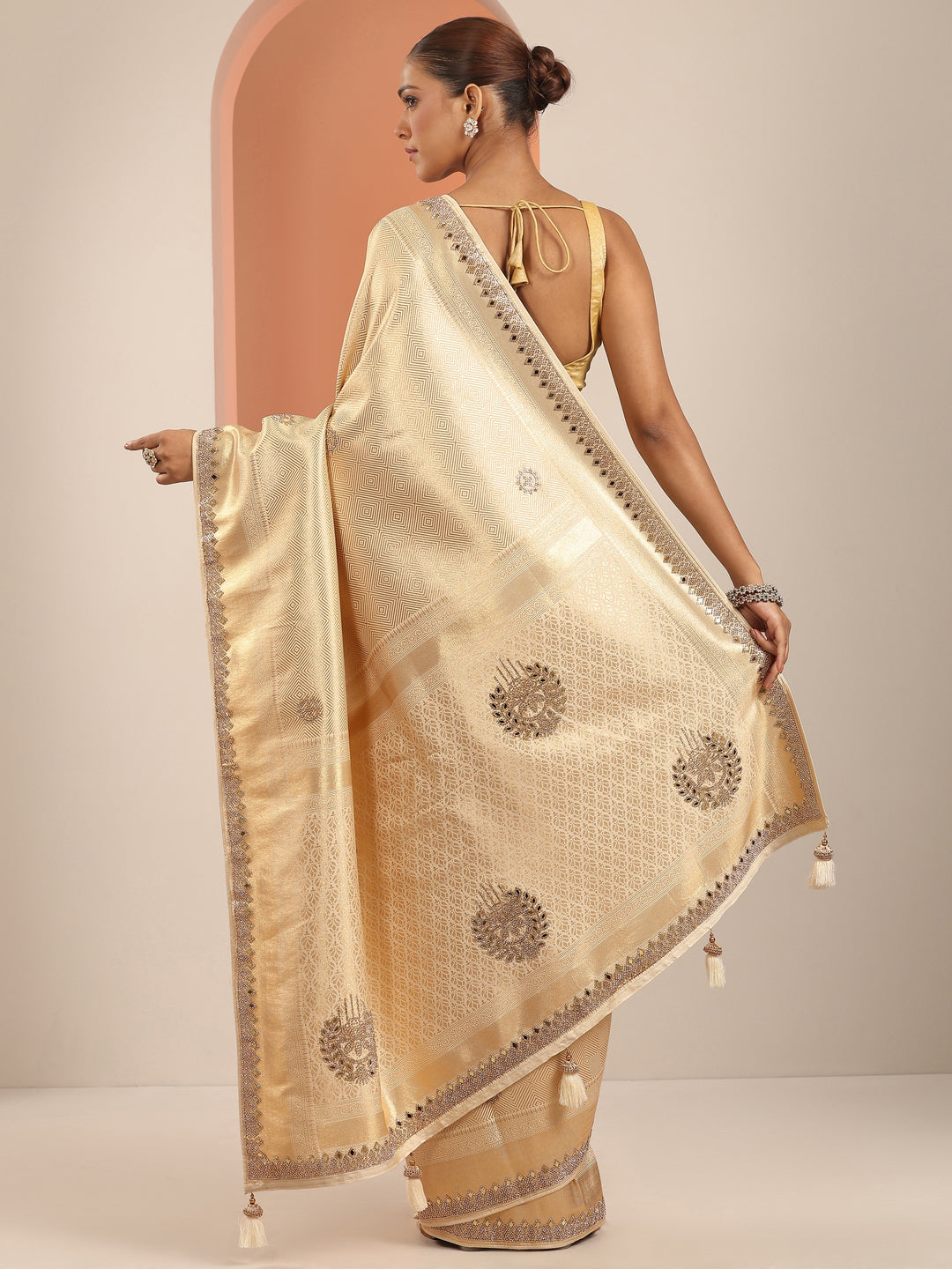  Gold  Silk Blend Saree With Unstitched Blouse Piece 