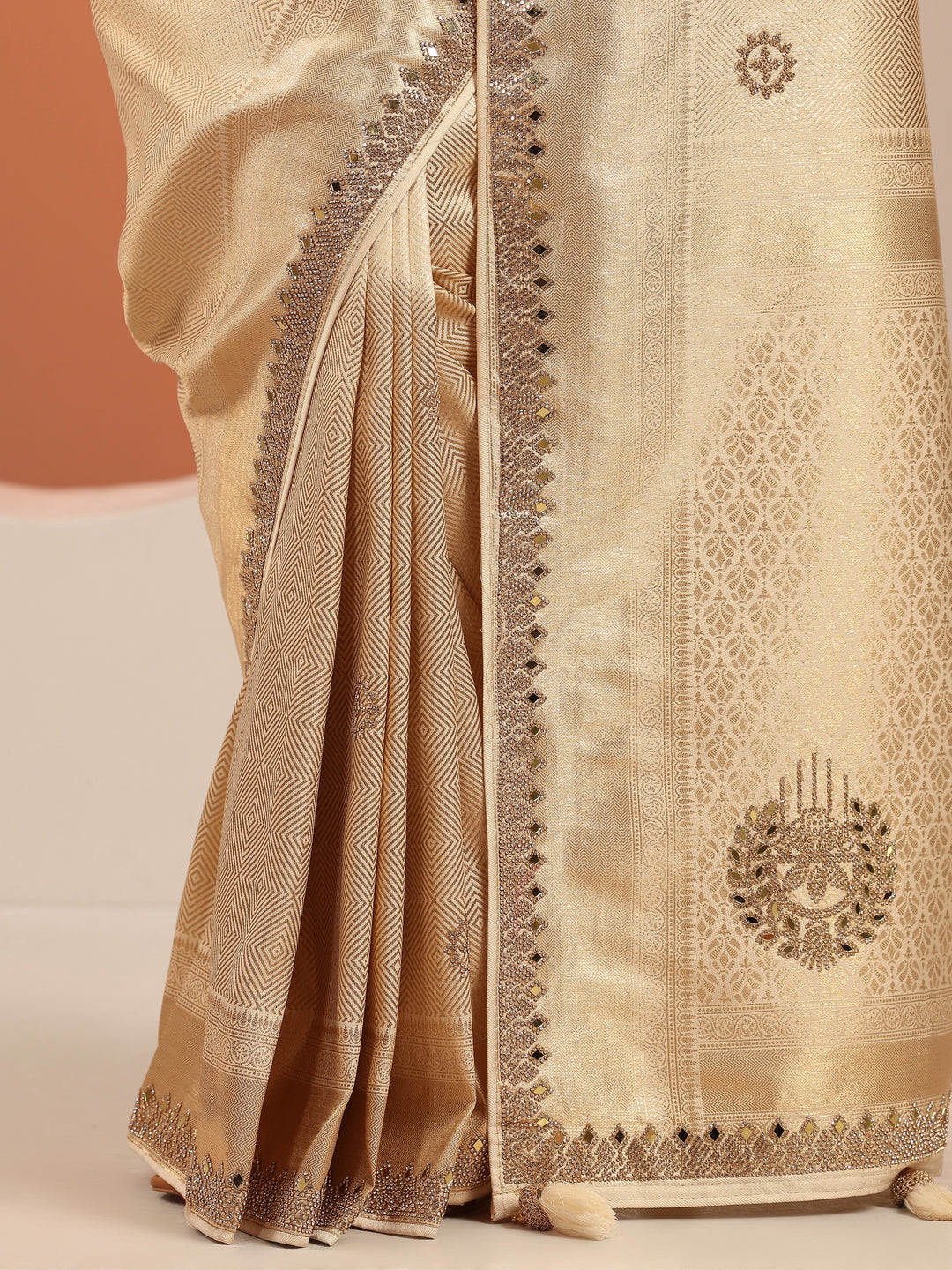  Gold  Silk Blend Saree With Unstitched Blouse Piece 