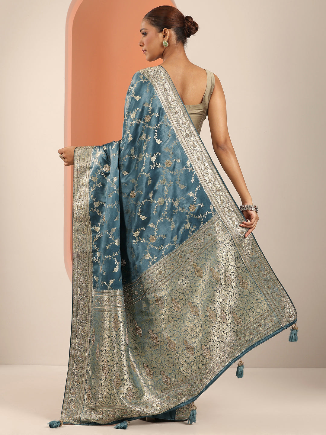  Blue  Silk Blend Saree With Unstitched Blouse Piece 