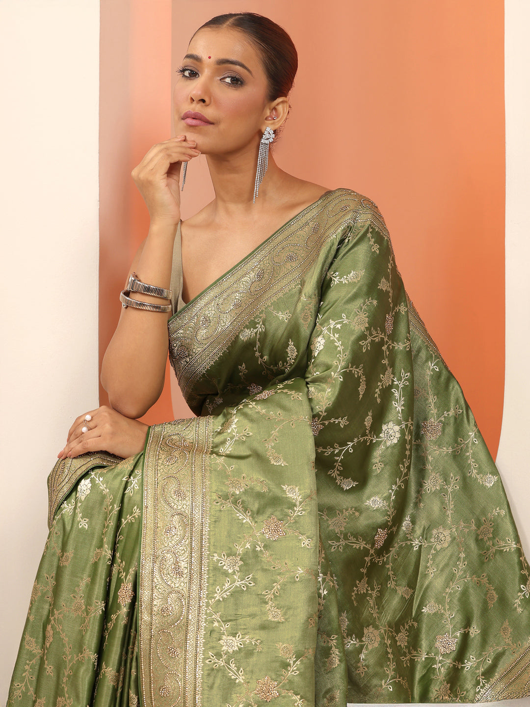 Green Woven Design Silk Blend Saree With Unstitched Blouse Piece