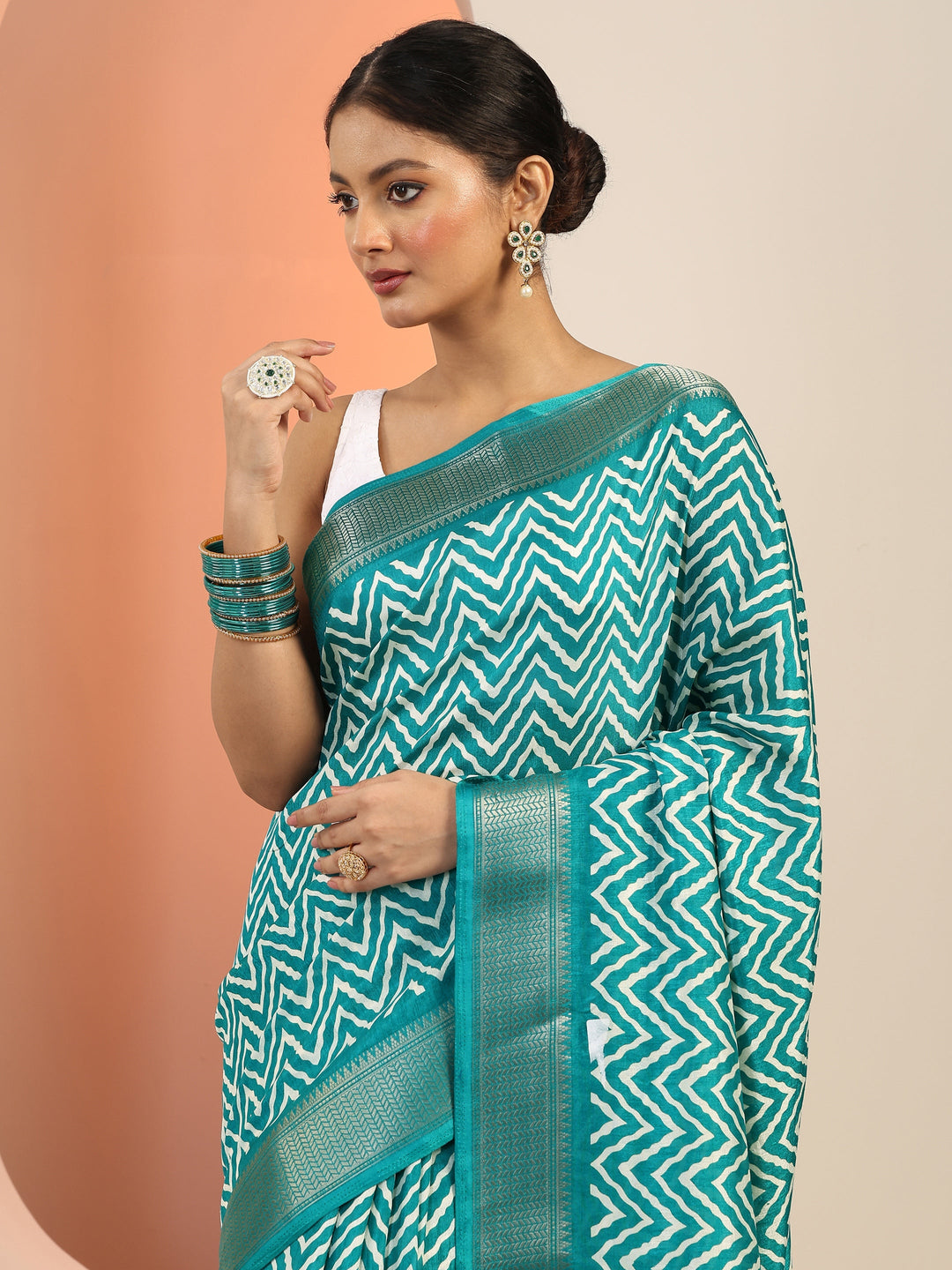  Green Printed Silk Blend Saree With Unstitched Blouse Piece 