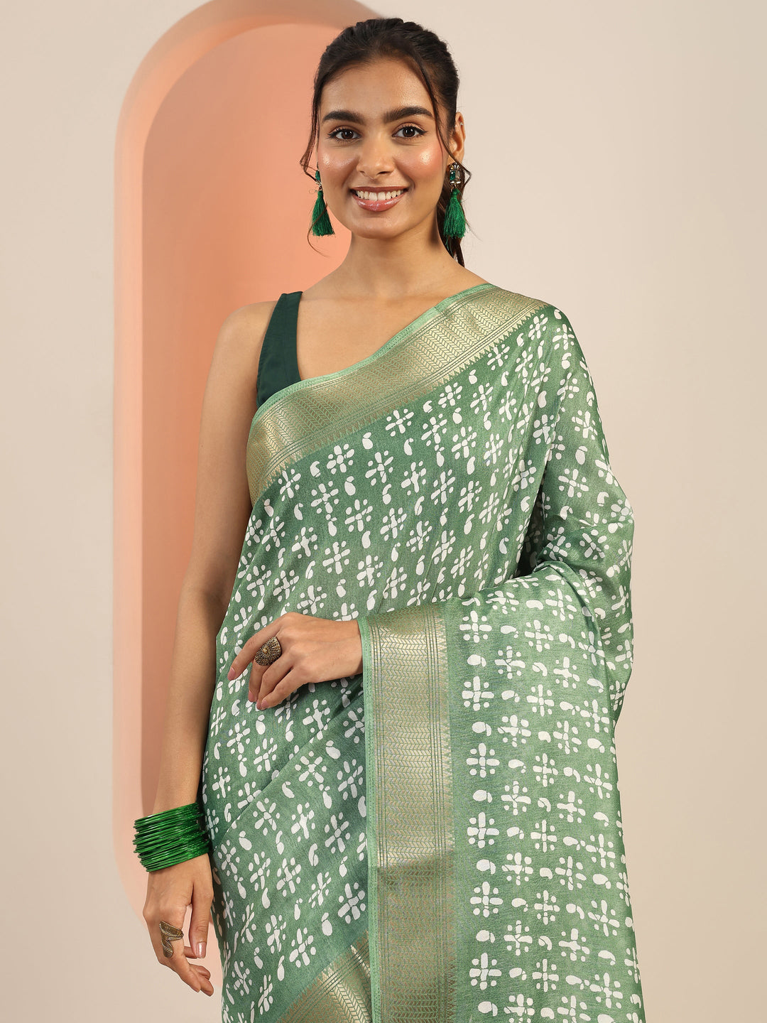  Green Printed Silk Blend Saree With Unstitched Blouse Piece 