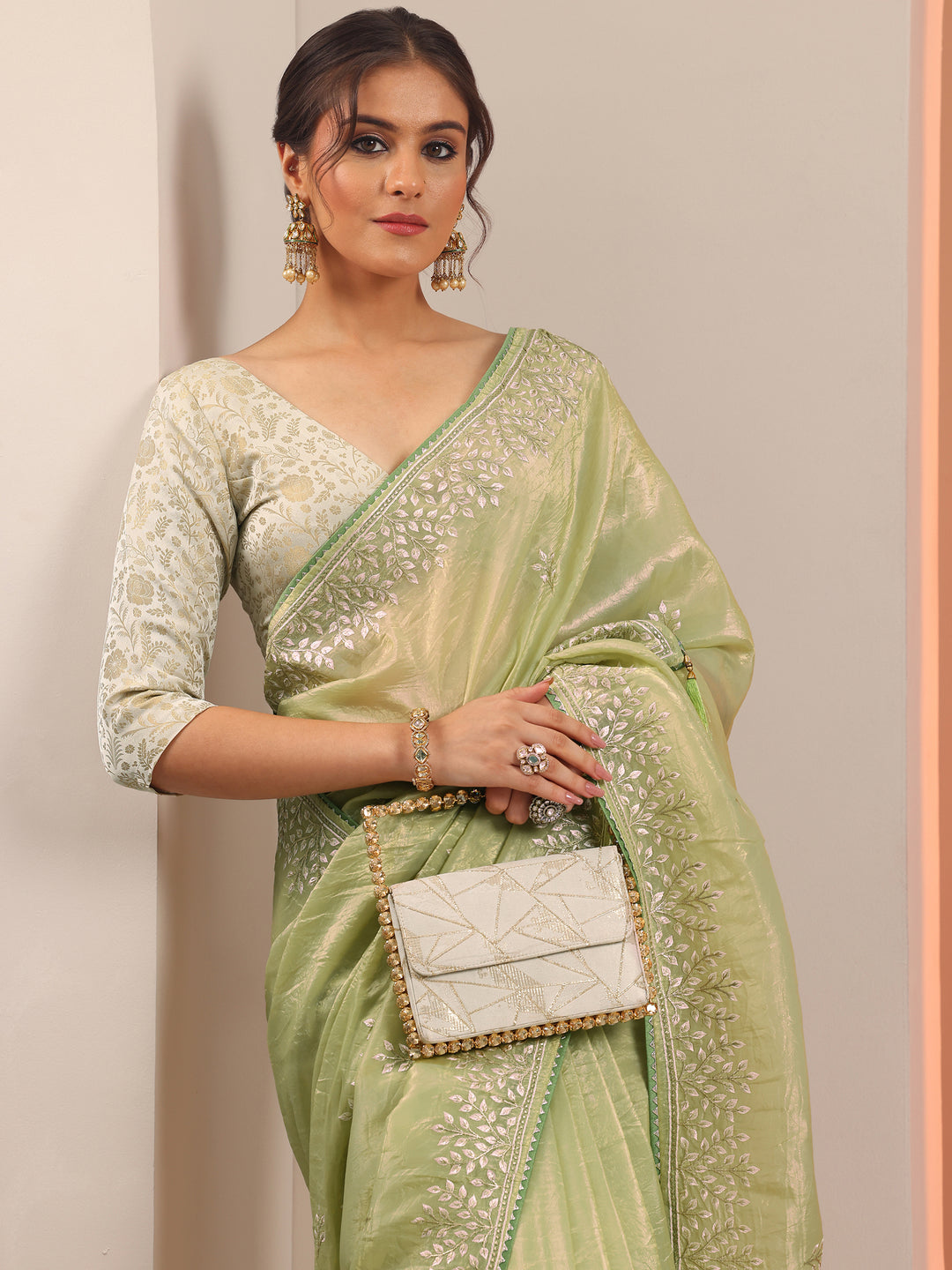 Green Embroidered Organza Saree With Unstitched Blouse Piece