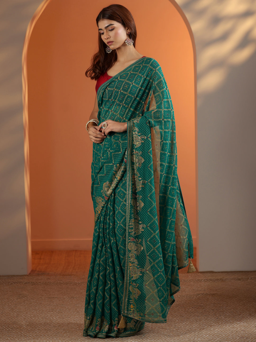  Green Printed Georgette Saree With Unstitched Blouse Piece 