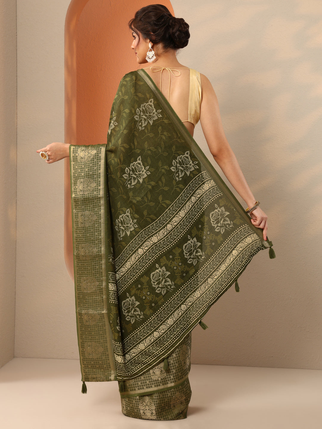  Green Printed Georgette Saree With Unstitched Blouse Piece 