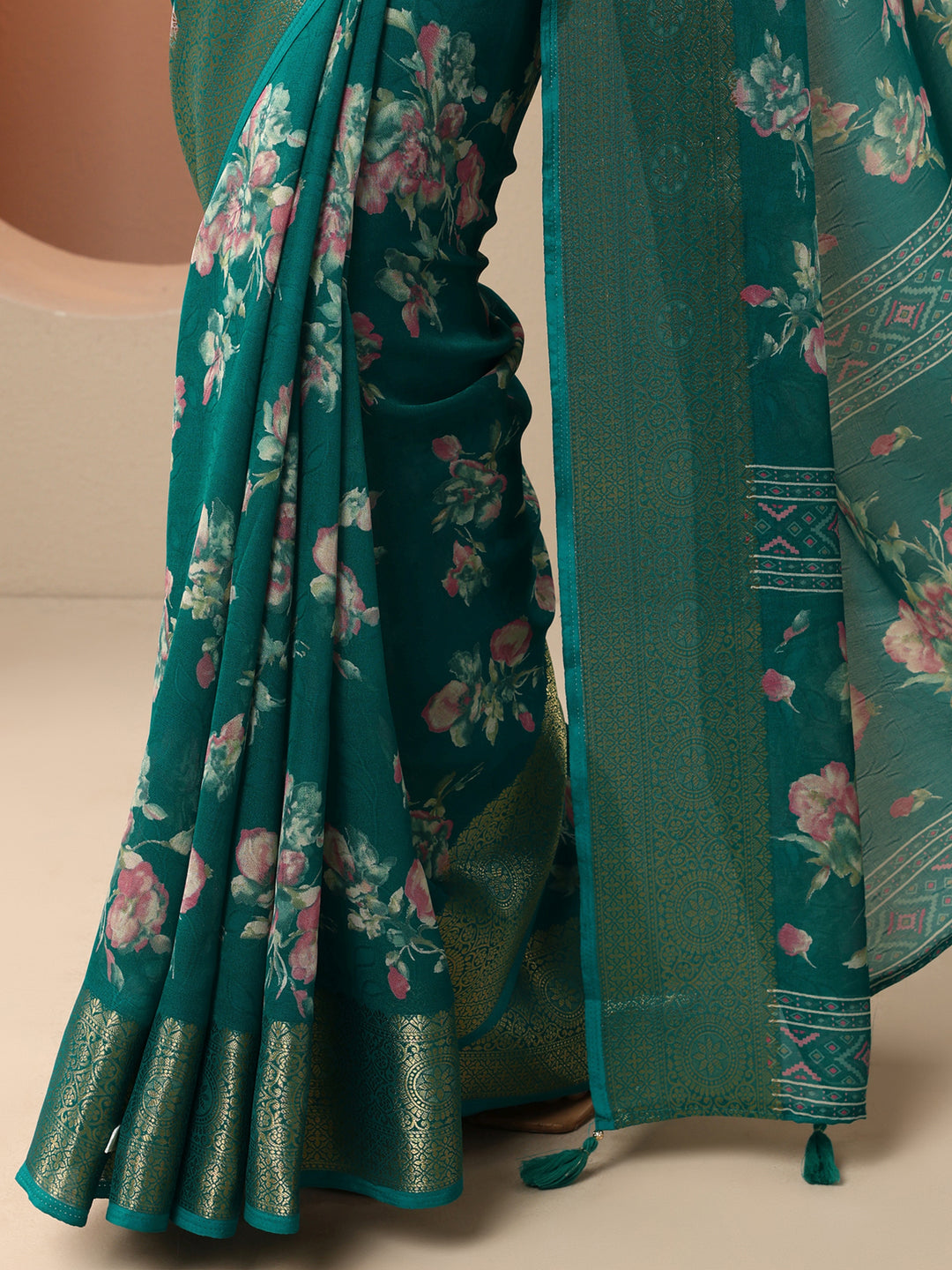  Green Printed Georgette Saree With Unstitched Blouse Piece 