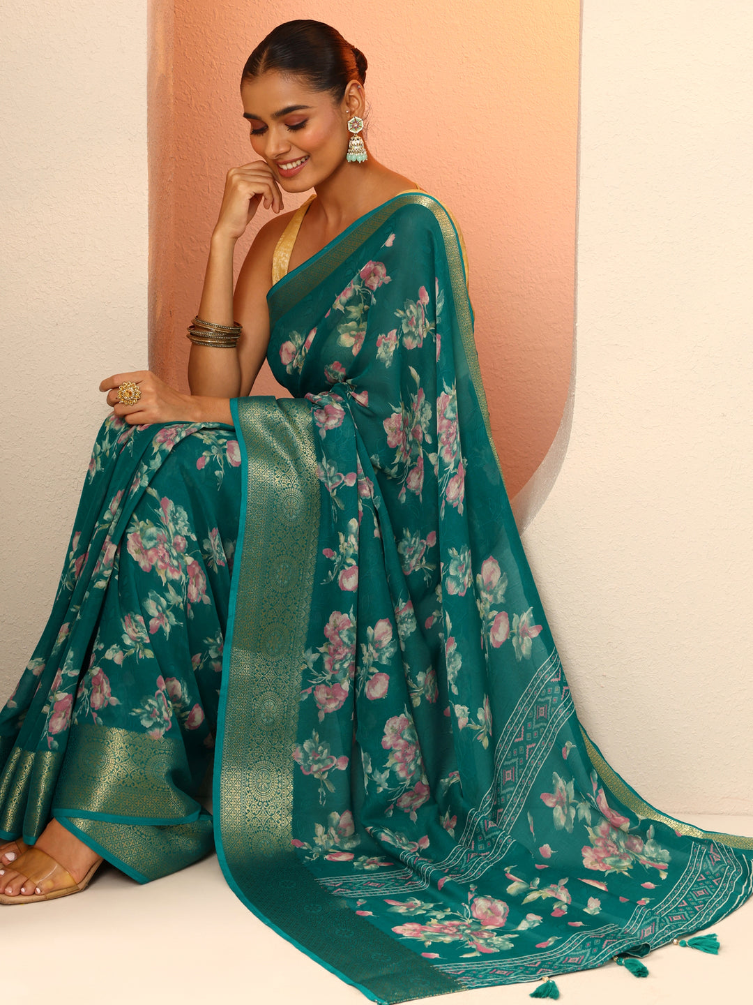  Green Printed Georgette Saree With Unstitched Blouse Piece 