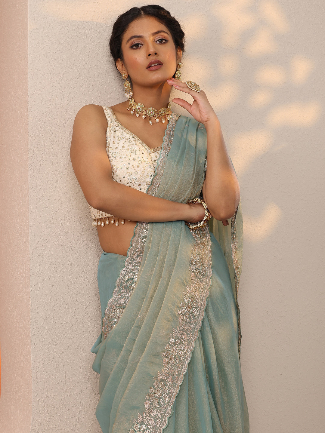 Blue Embellished Organza Saree With Unstitched Blouse Piece