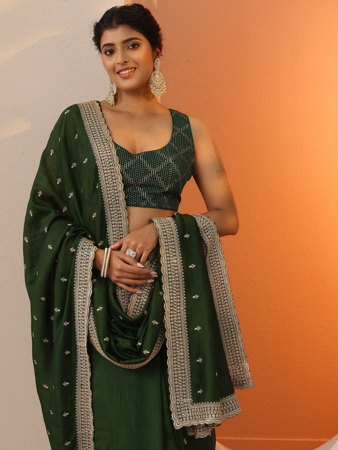 Green Embellished Silk Blend Saree With Unstitched Blouse Piece