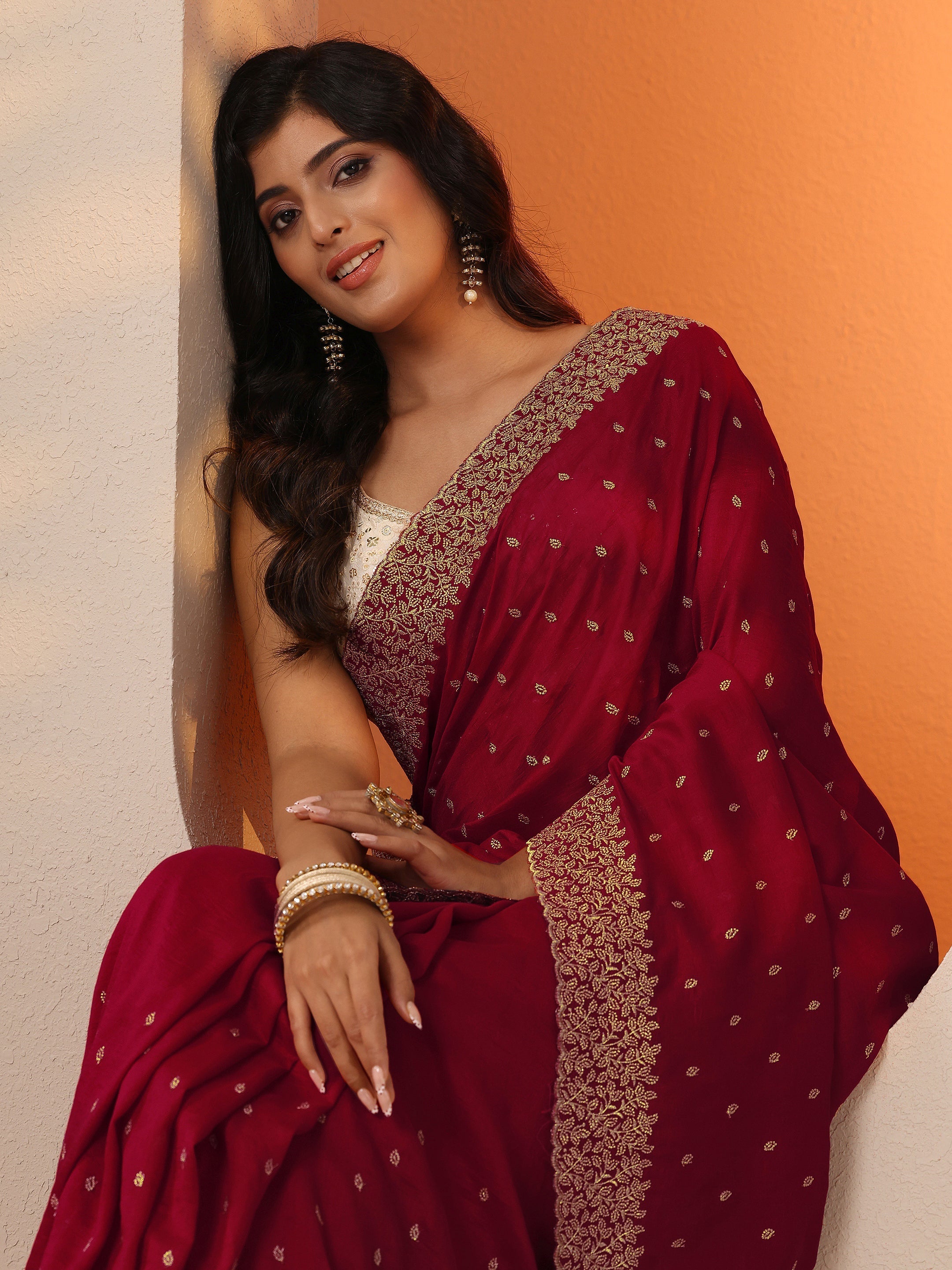 libas Red Embellished Silk Blend Saree With Unstitched Blouse Piece-picture-25