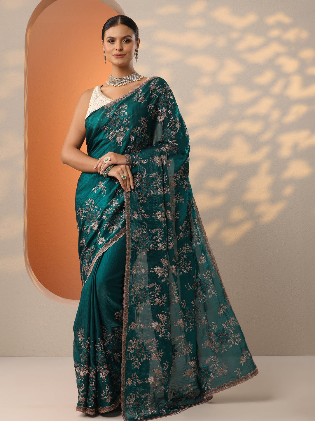 Green Embroidered Organza Saree With Unstitched Blouse Piece