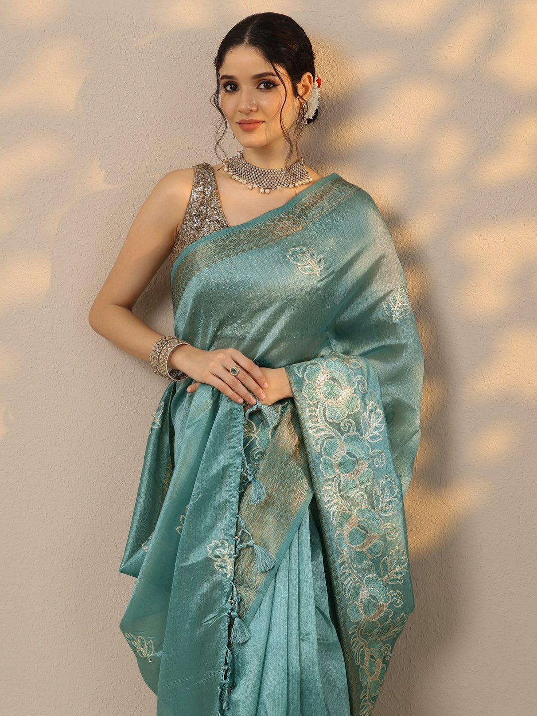 Blue Embroidered Silk Blend Saree With Unstitched Blouse Piece