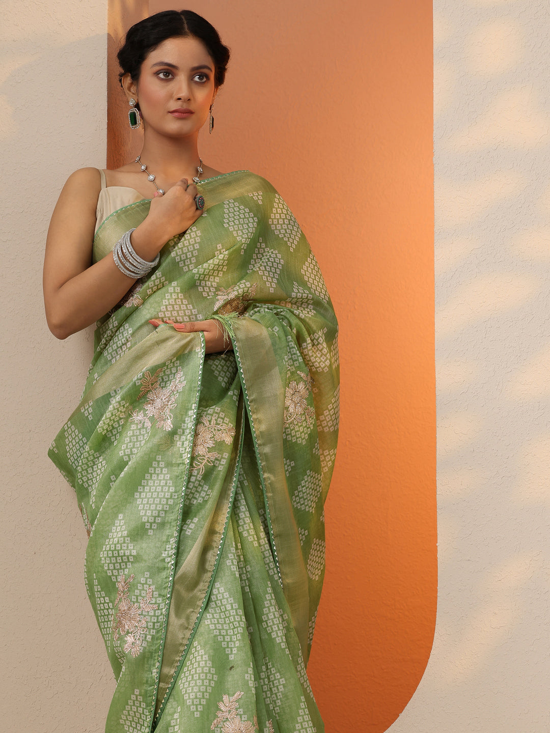Green Printed Silk Blend Saree With Unstitched Blouse Piece