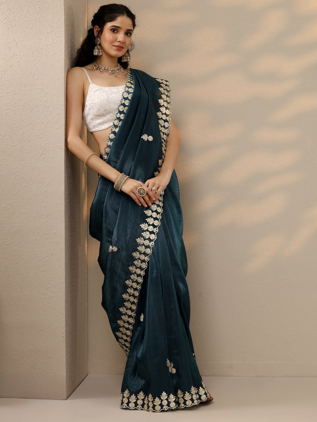 Blue Embroidered Organza Saree With Unstitched Blouse Piece