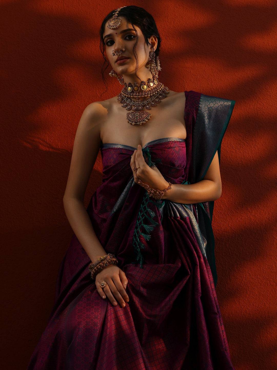 Magenta Woven Design Banarasi Silk Blend Saree With Unstitched Blouse Piece