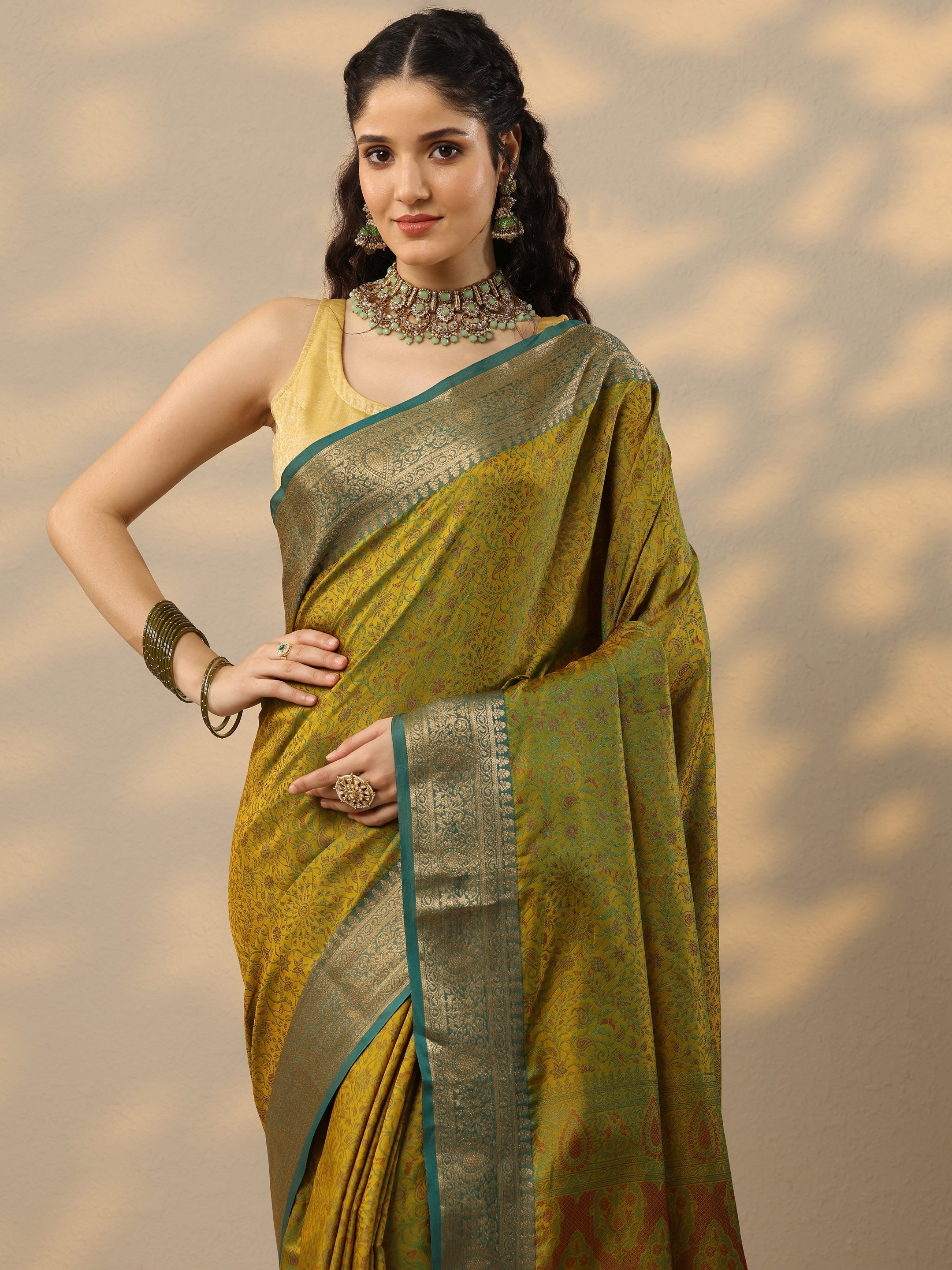 Green Woven Design Banarasi Silk Blend Saree With Unstitched Blouse Piece-image-39