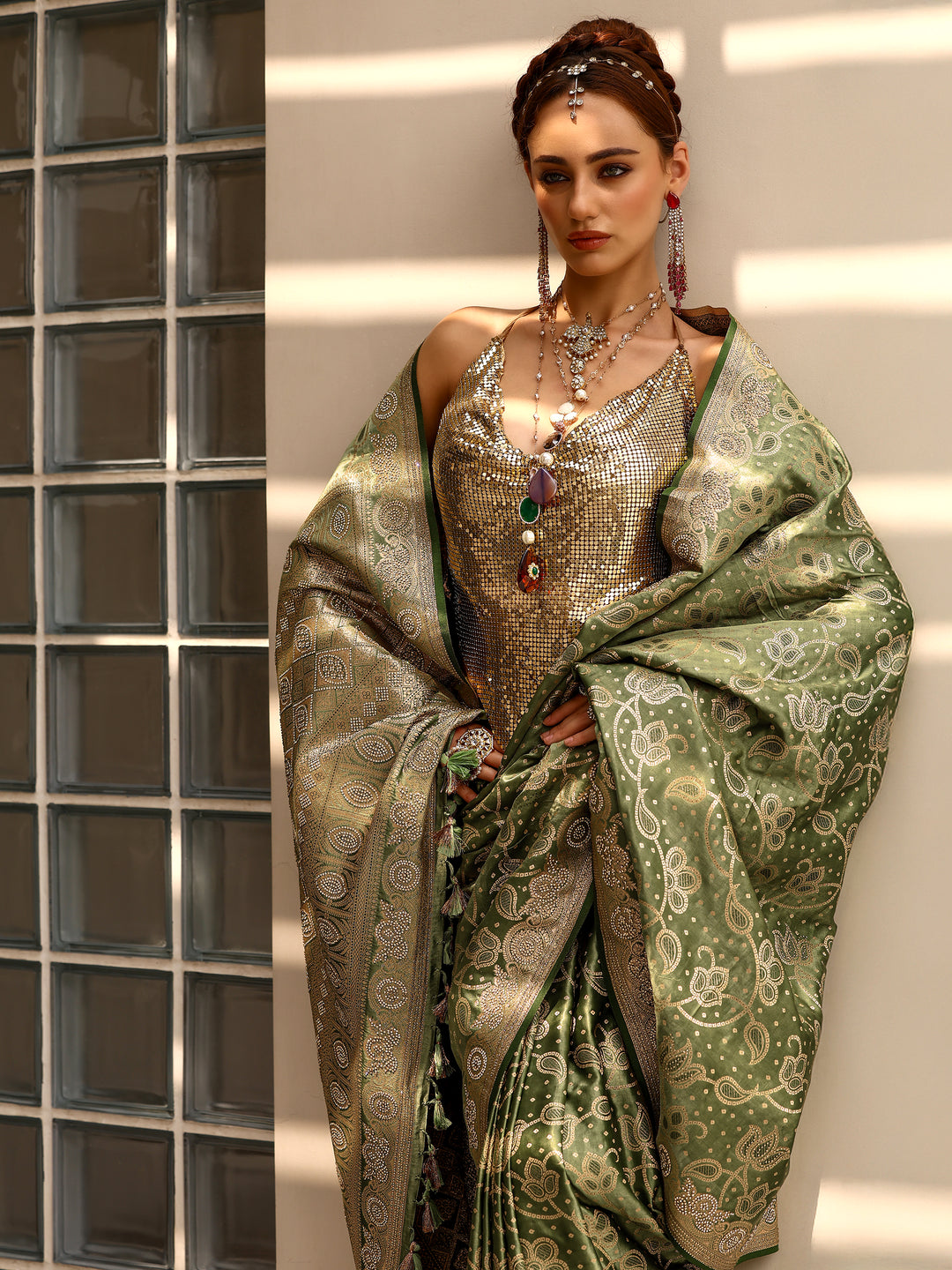 Green Woven Design Silk blend Saree With Unstitched Blouse Piece