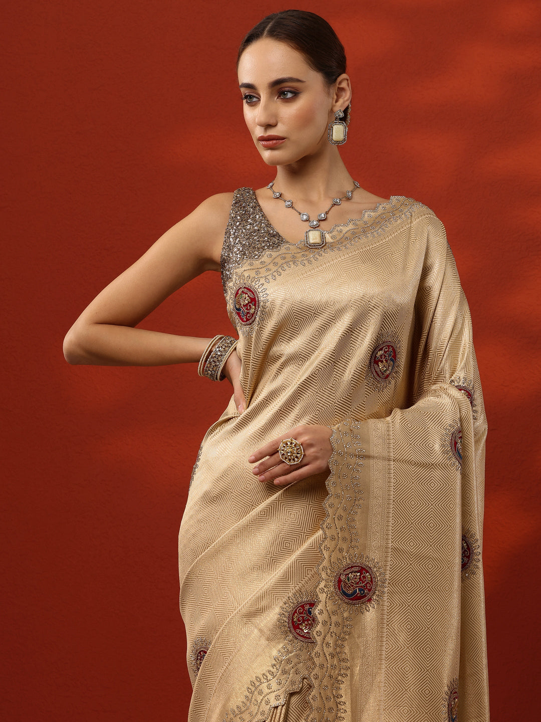 Gold Woven Design Banarasi Silk Blend Saree With Unstitched Blouse Piece
