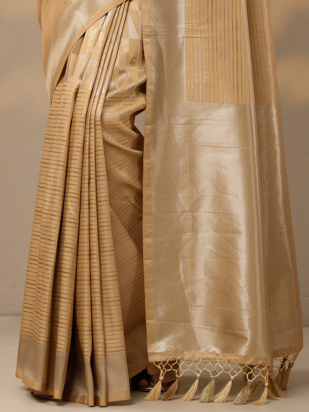 Gold Woven Design Banarasi Silk Blend Saree With Unstitched Blouse Piece 