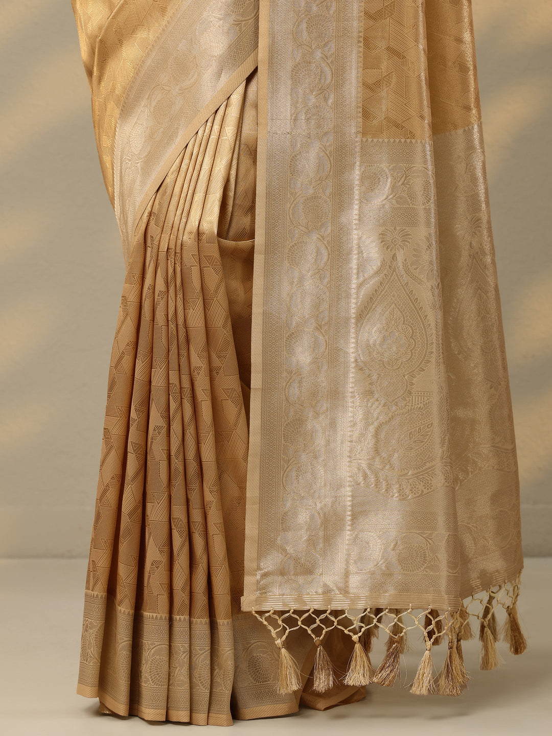  Gold Woven Design Banarasi Silk Blend Saree With Unstitched Blouse Piece 