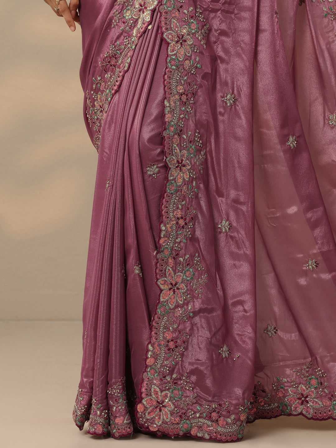  Mauve Embroidered Crepe Saree With Unstitched Blouse Piece 
