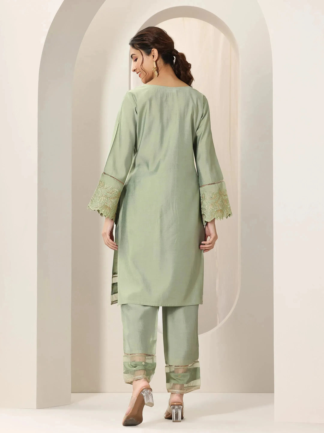  Green Embroidered Silk Blend Straight Kurta Set 