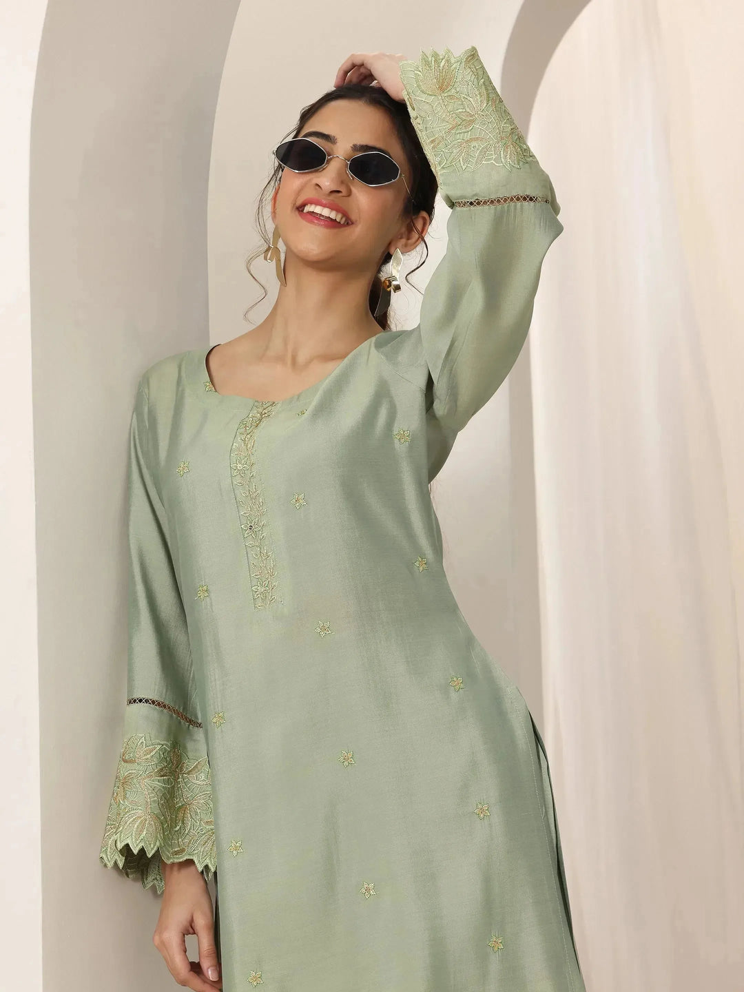  Green Embroidered Silk Blend Straight Kurta Set 