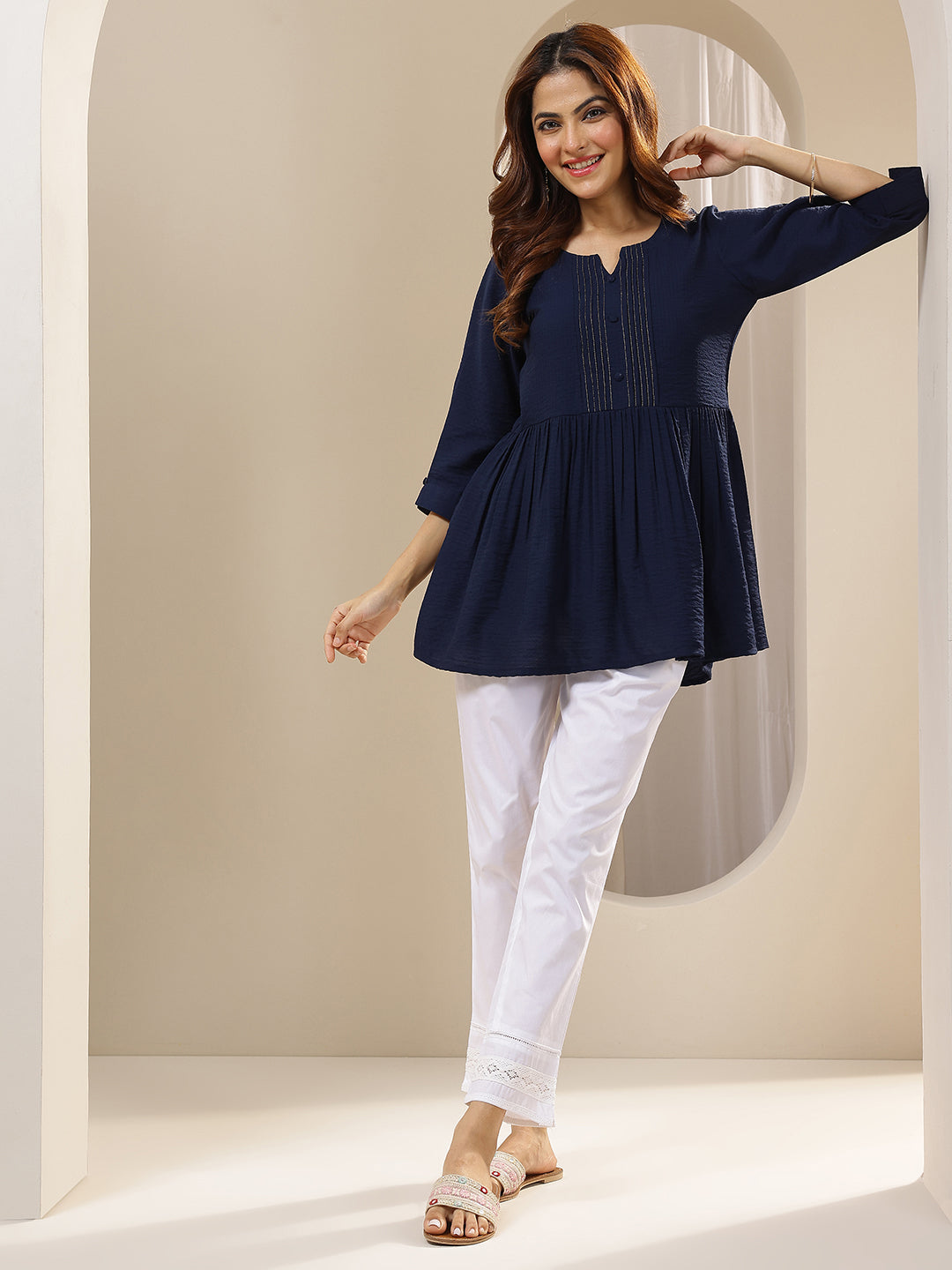  White Solid Cotton Trousers 