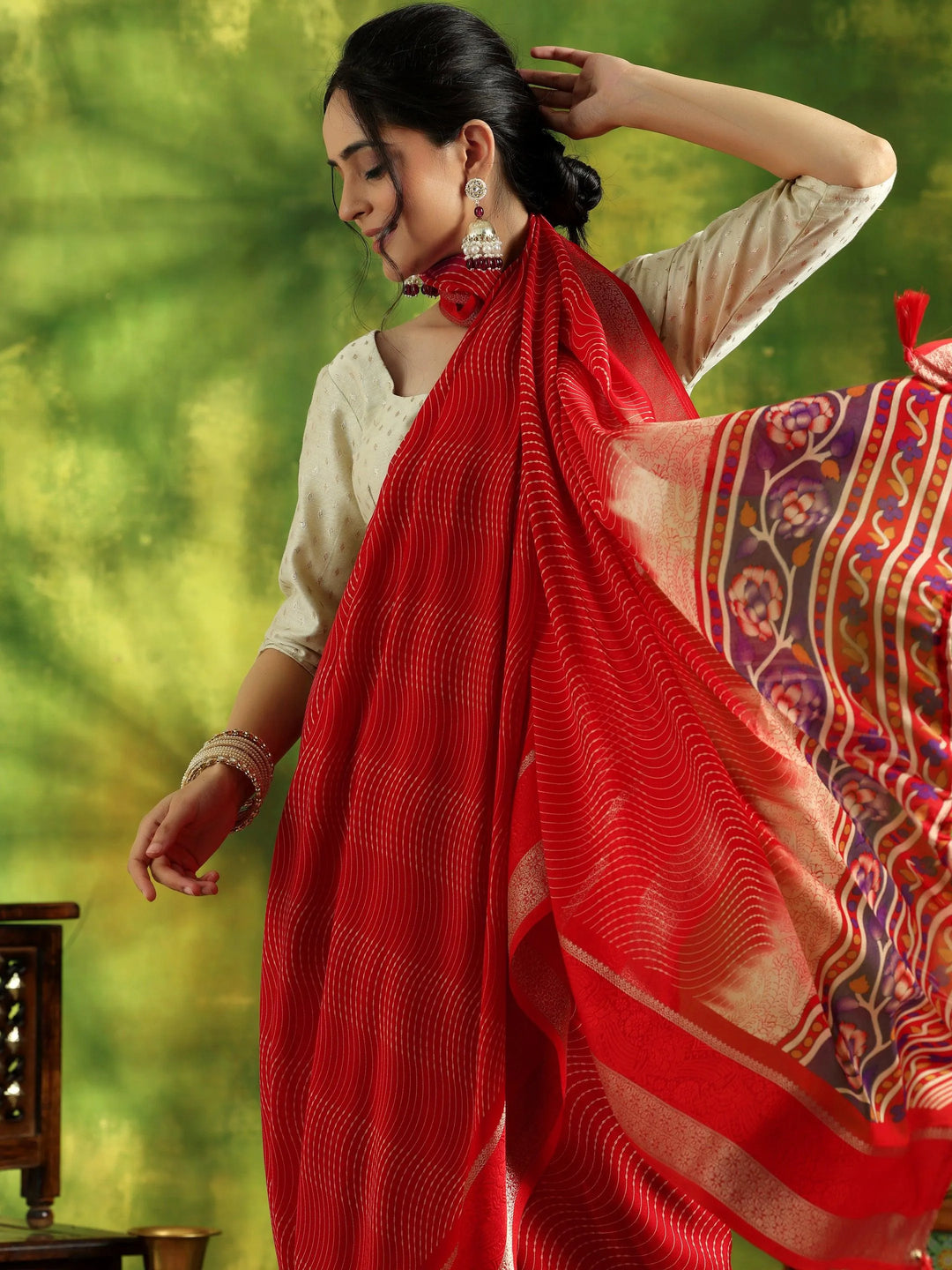 Red Printed Silk Blend Saree With Unstitched Blouse Piece - Libas 