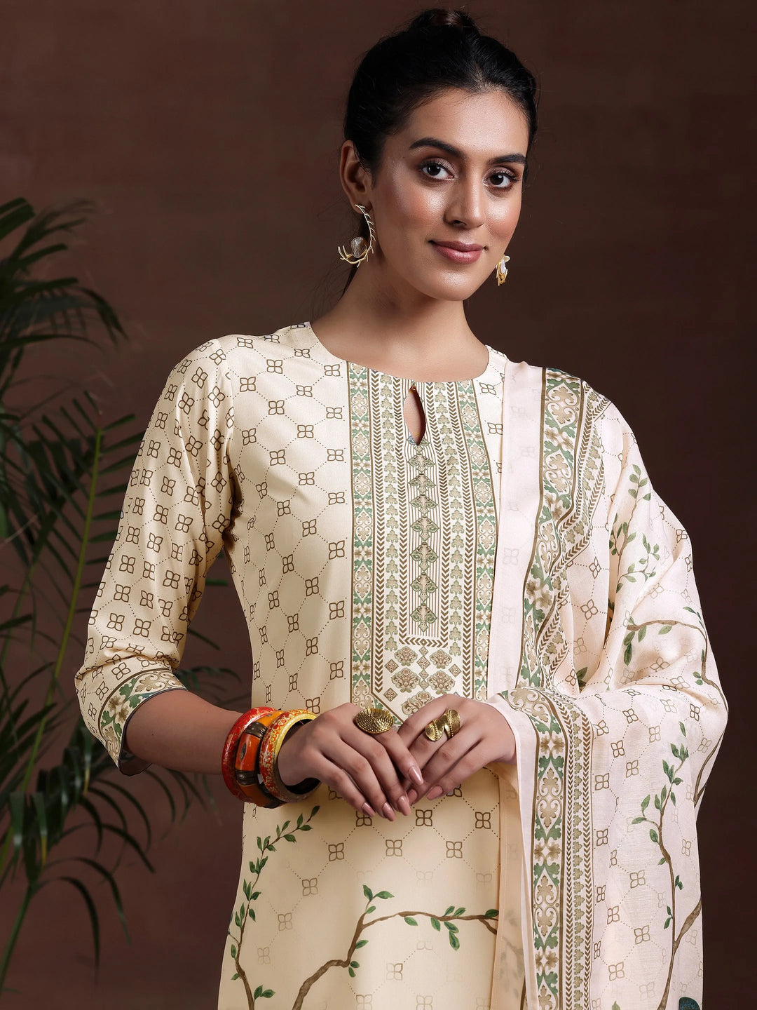  Off White Printed Poly Crepe Straight Suit With Dupatta 