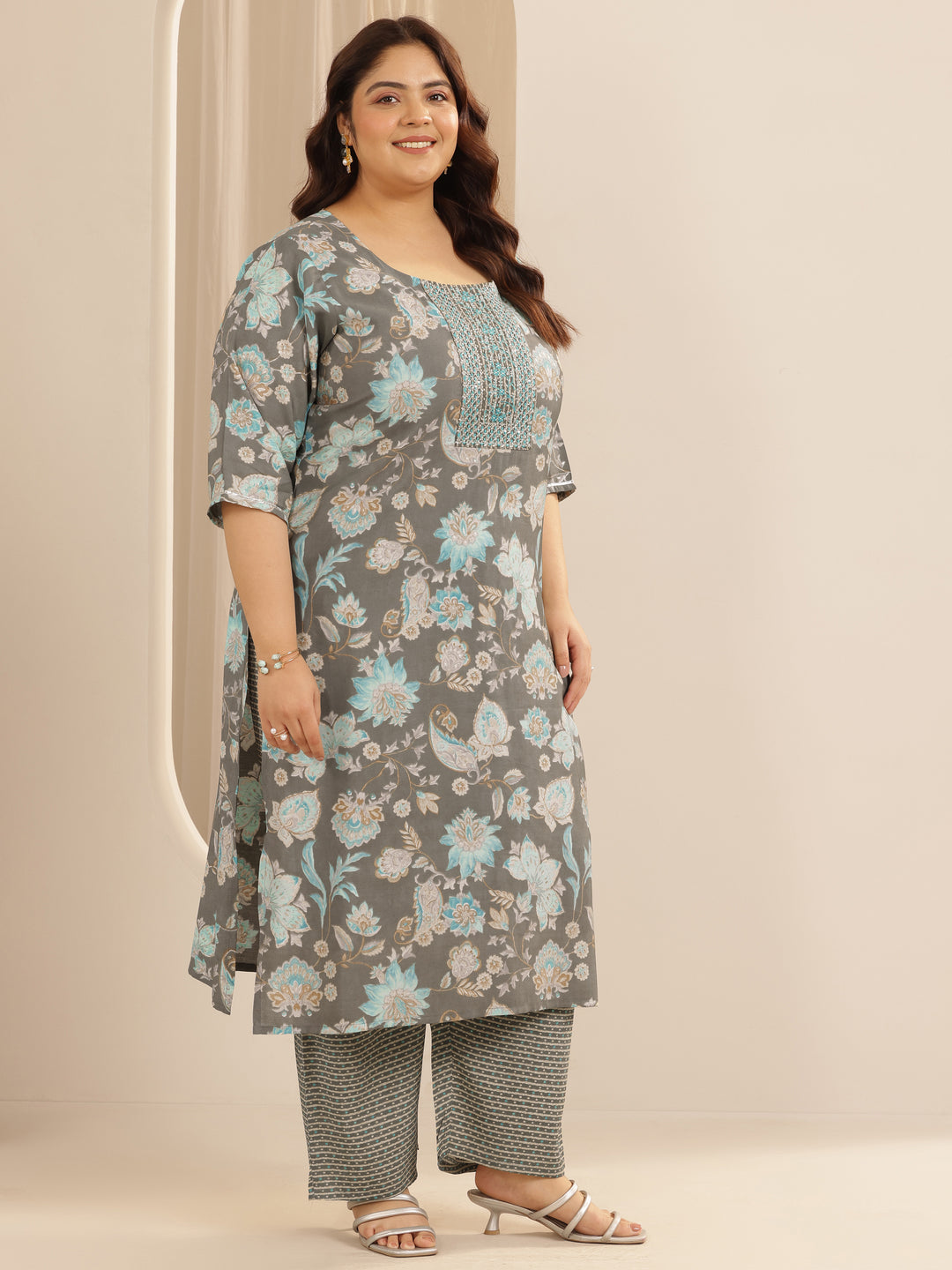  Plus Size Grey Printed Silk blend Straight Suit Set With Dupatta 
