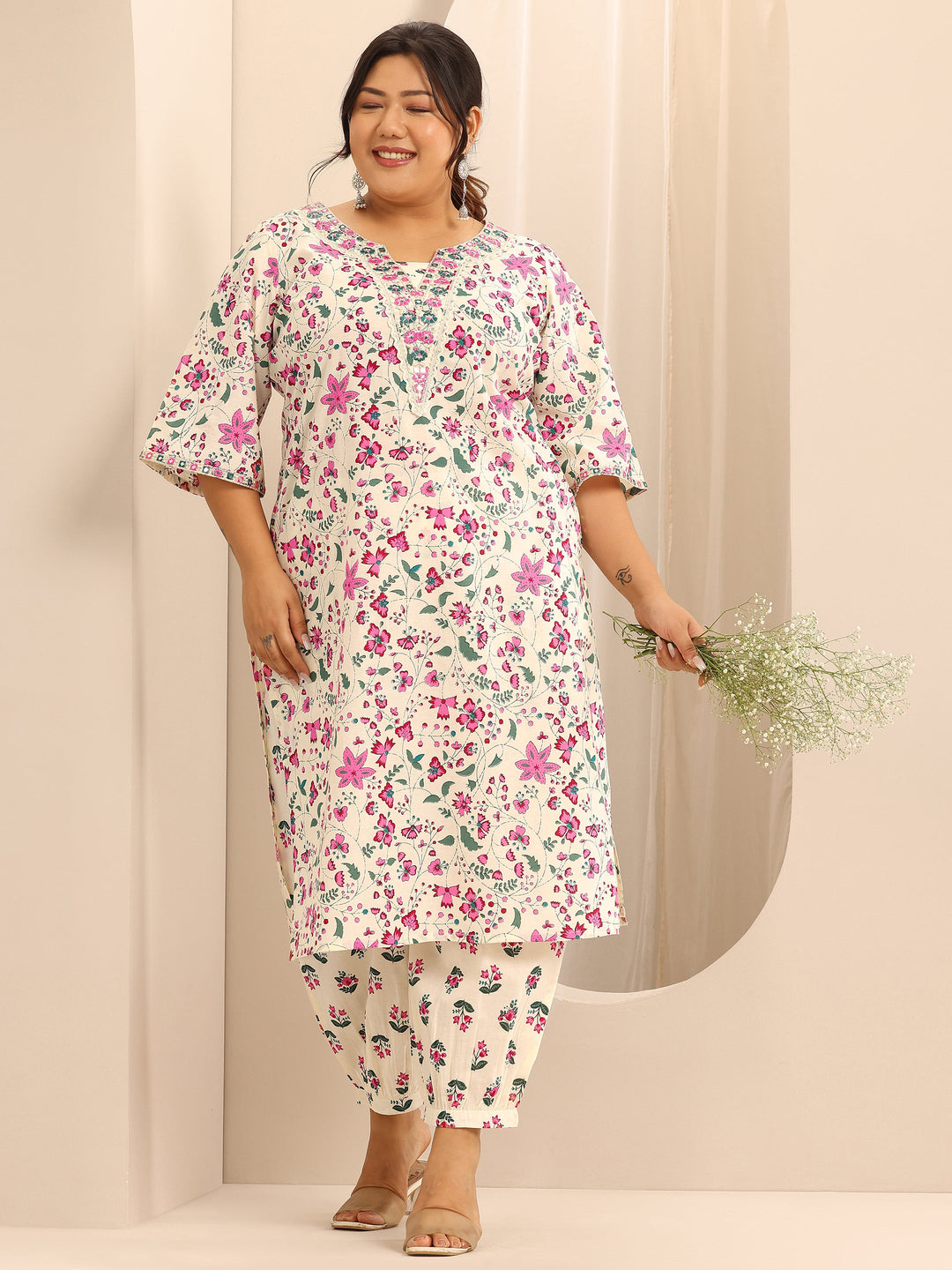  Plus Size Off White Printed Cotton Straight Kurta Set 