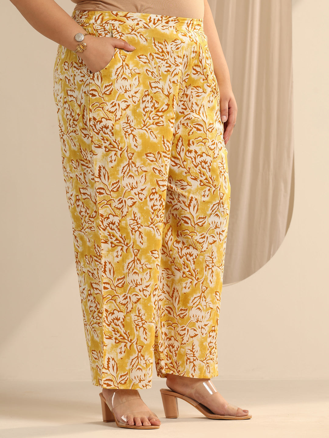  Plus Size Yellow Printed Cotton Blend Straight Kurta Set 