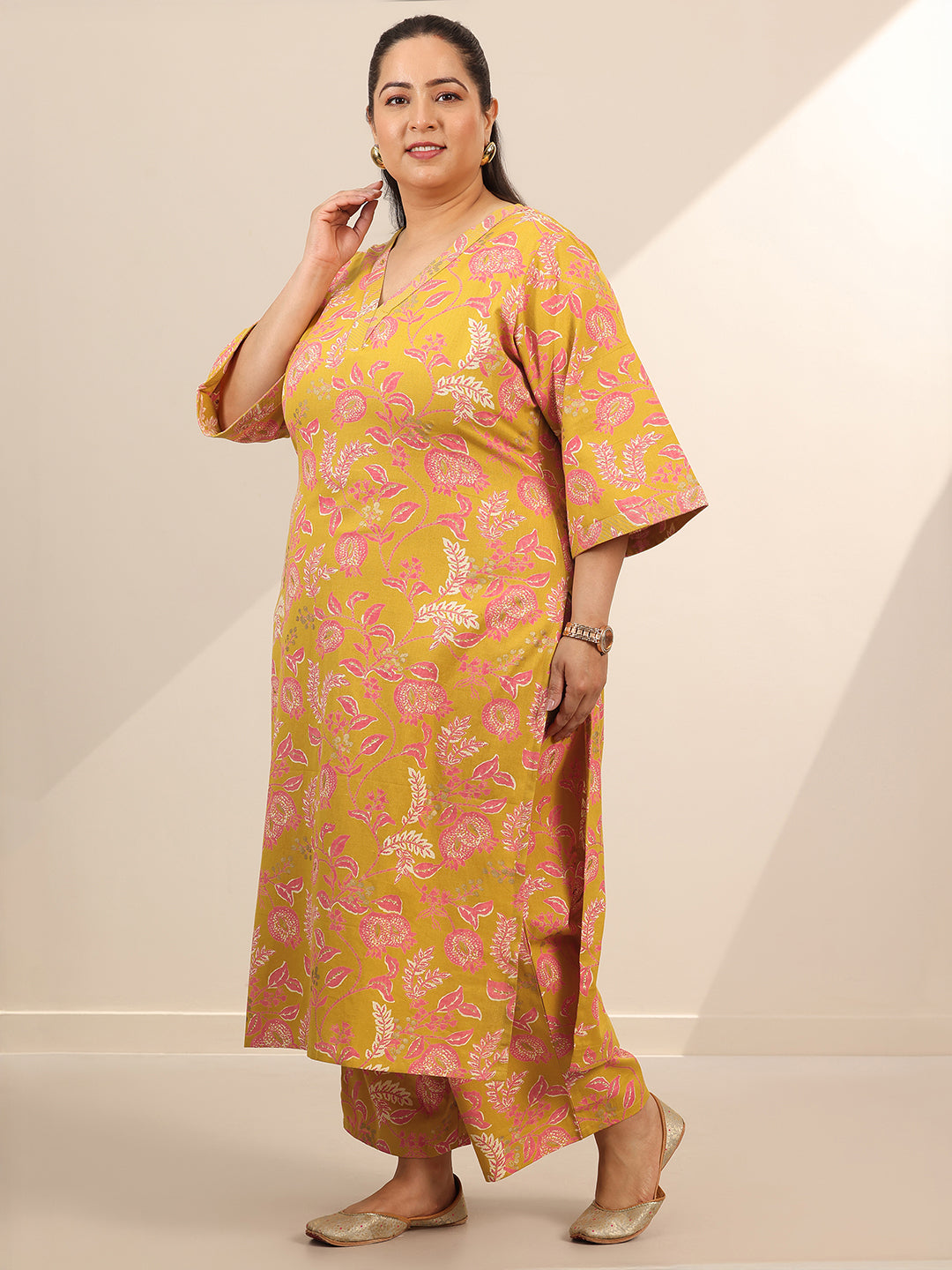  Plus Size Yellow Printed Cotton Blend Straight Kurta Set 
