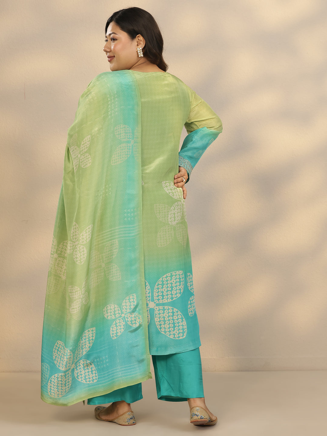 Plus Size Green Printed Crepe Straight Suit Set With Dupatta 