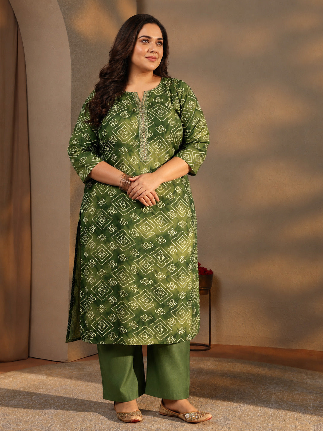  Plus Size Green Bandhani Printed Rayon Straight Suit Set 