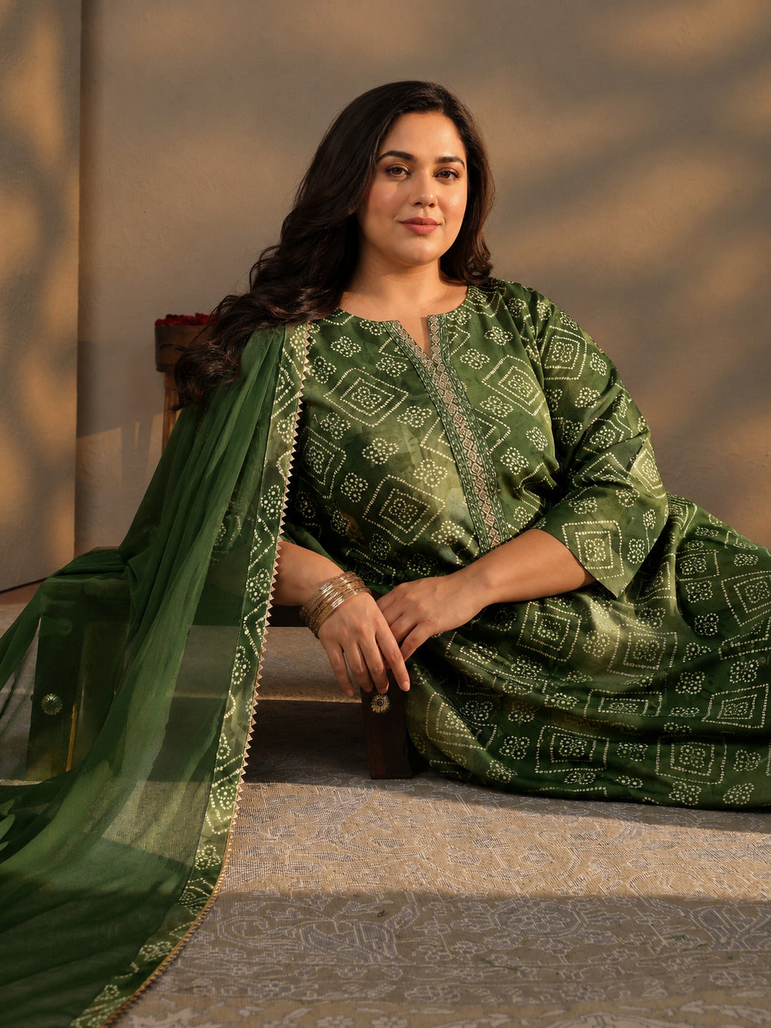  Plus Size Green Bandhani Printed Rayon Straight Suit Set 