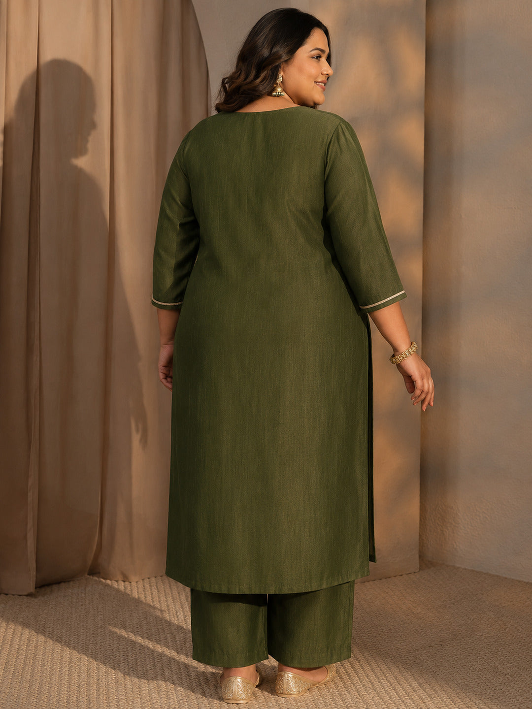  Plus Size Green Embellished Silk Blend Straight Kurta Set 