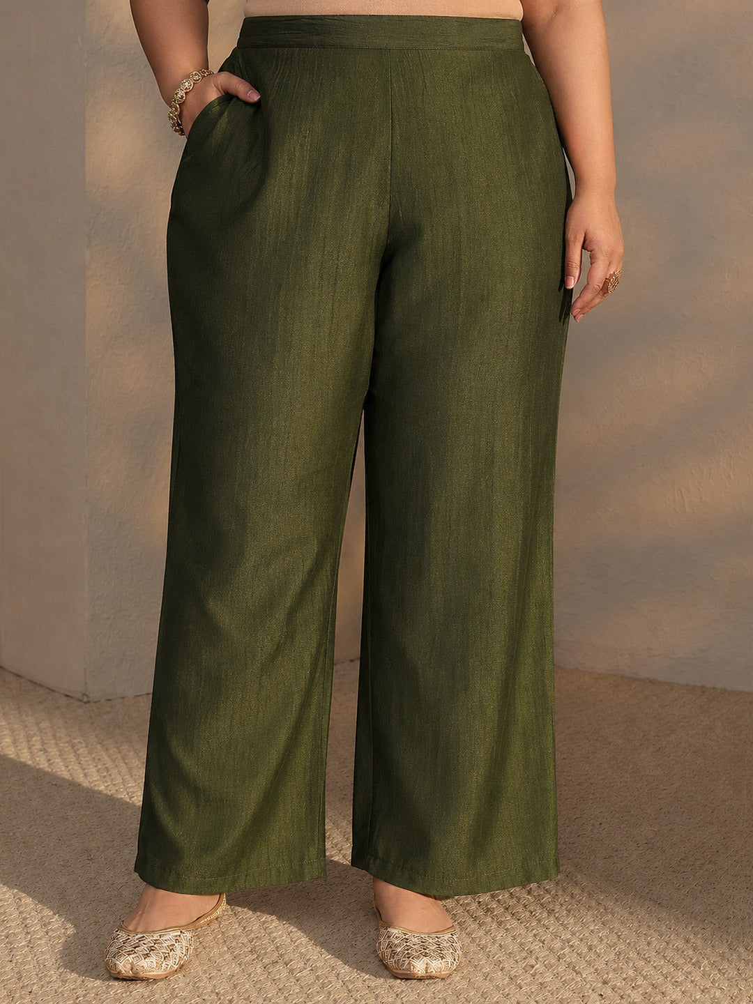  Plus Size Green Embellished Silk Blend Straight Kurta Set 