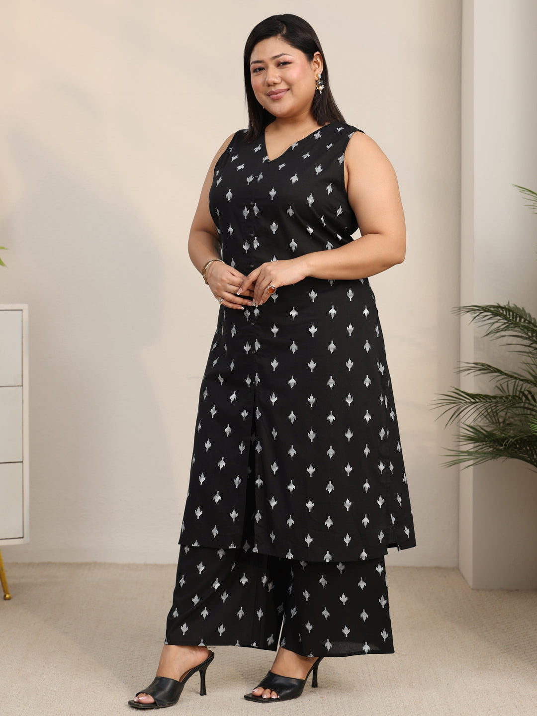  Plus Size Black Floral Printed Cotton Blend Straight Kurta Set 
