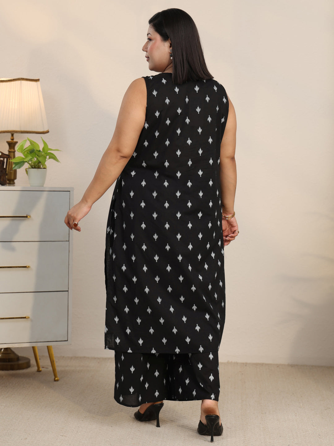  Plus Size Black Floral Printed Cotton Blend Straight Kurta Set 