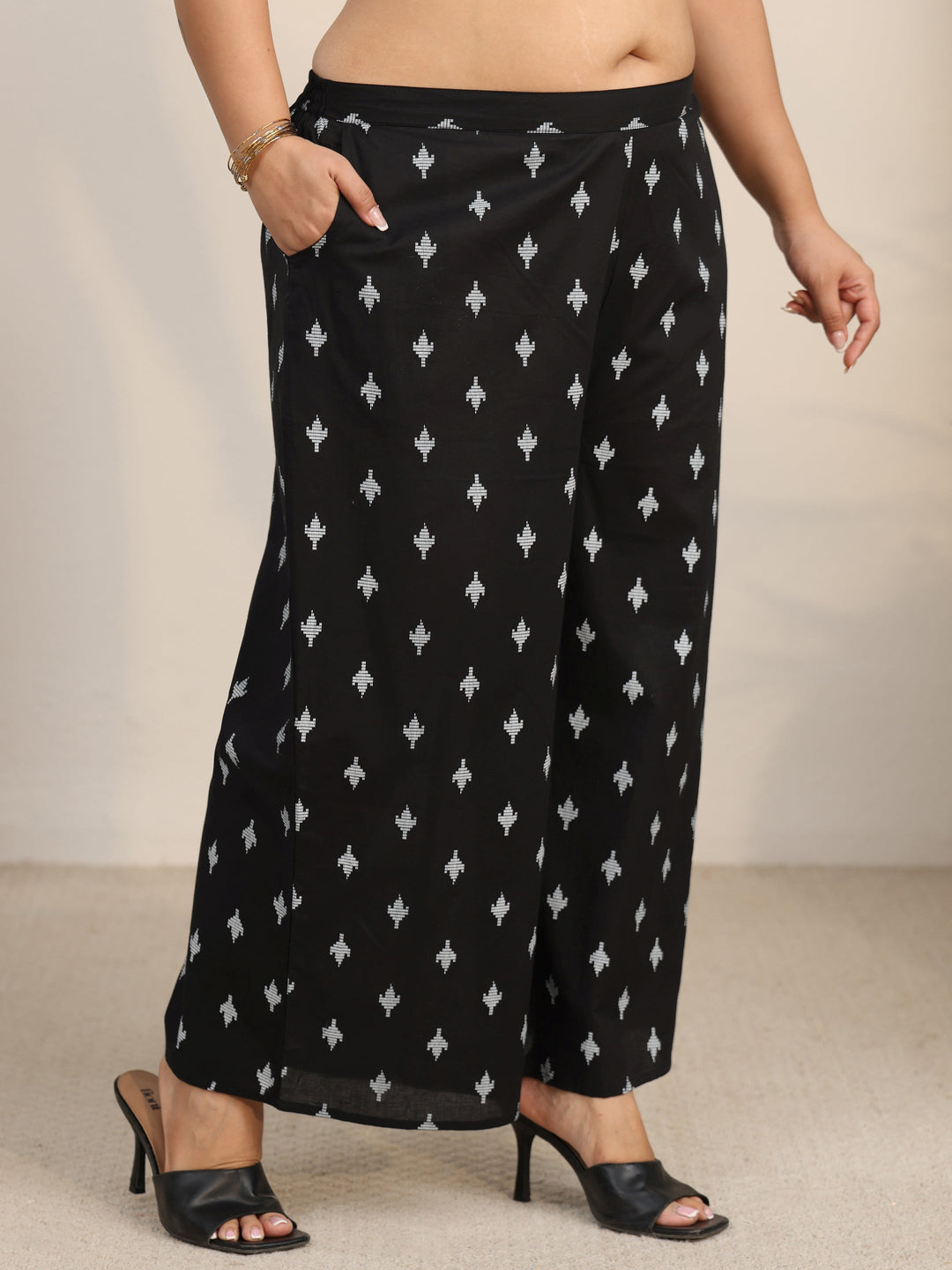  Plus Size Black Floral Printed Cotton Blend Straight Kurta Set 