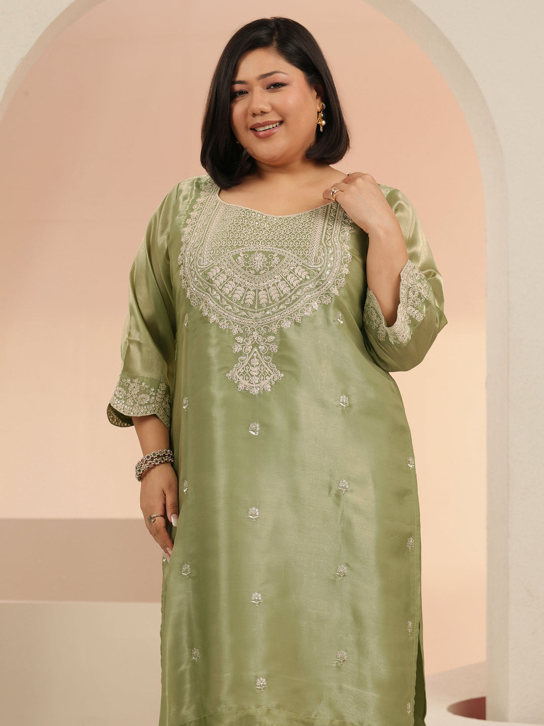  Plus Size Green Floral Embroidered Tissue Straight Suit Set 