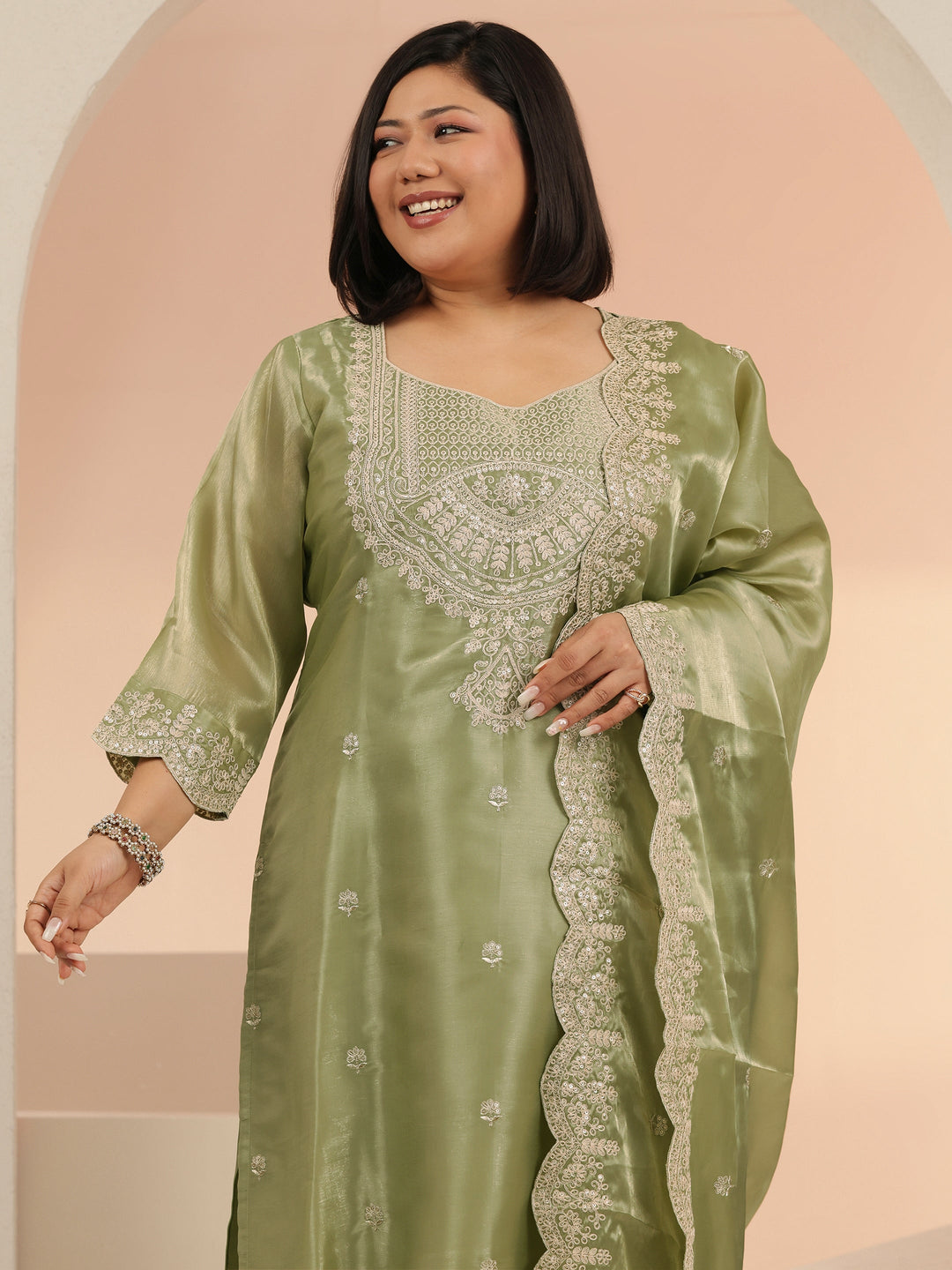  Plus Size Green Floral Embroidered Tissue Straight Suit Set 