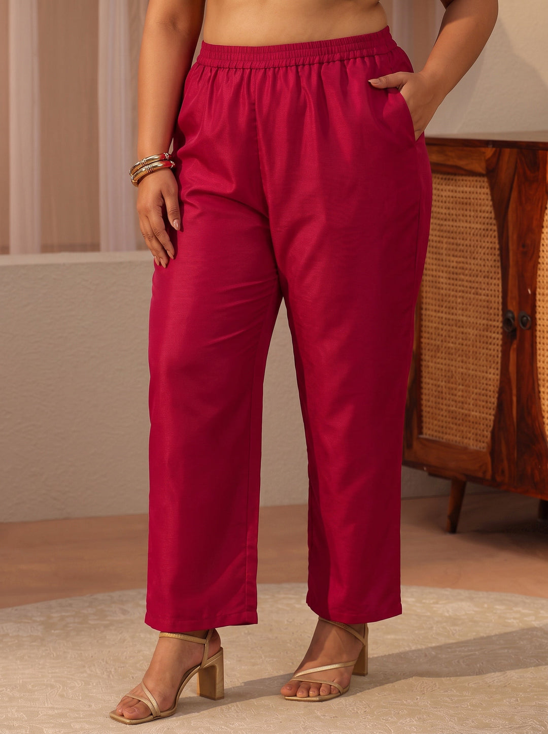  Plus Size Red Floral Embroidered Tissue Straight Suit Set 