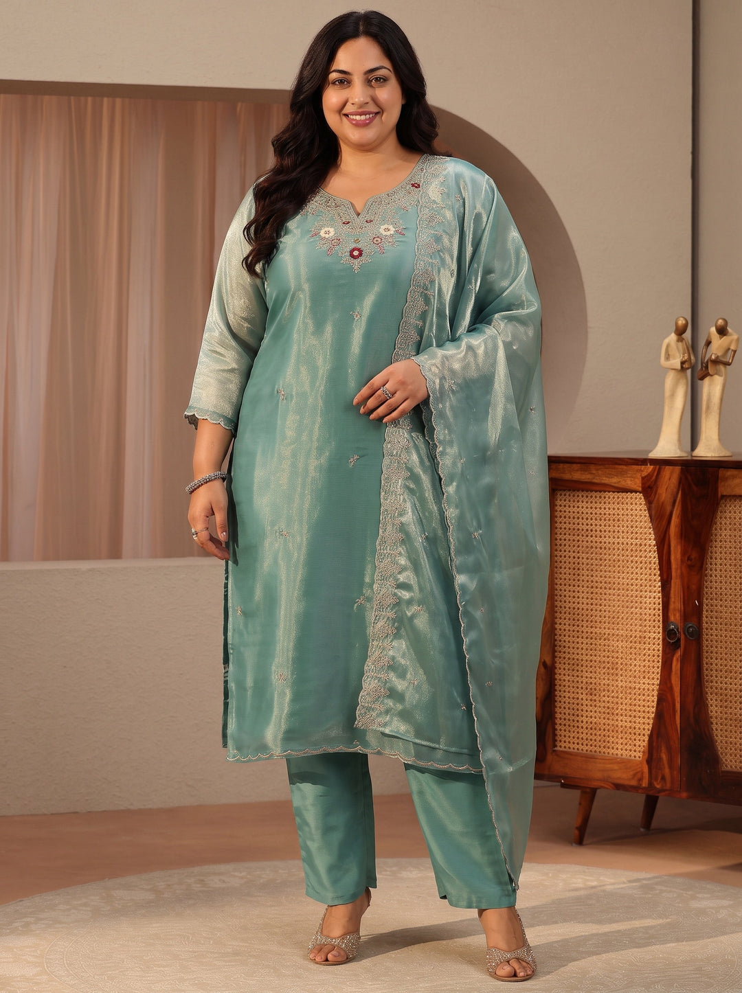  Plus Size Blue Floral Embroidered Tissue Straight Suit Set 